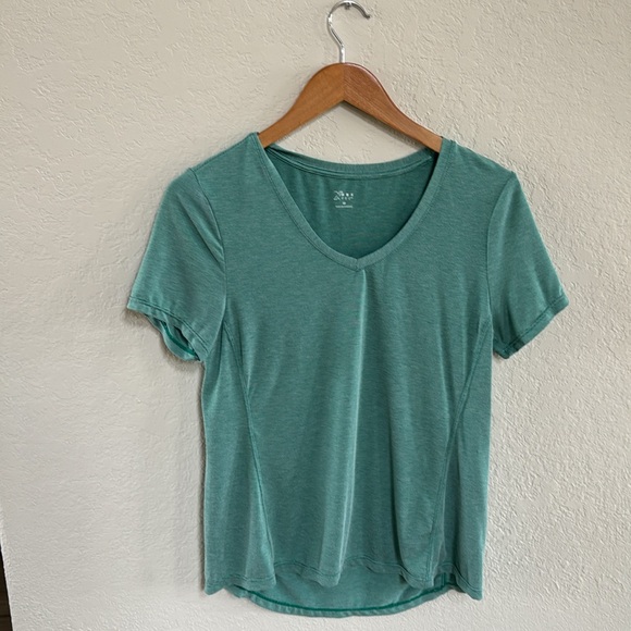 Green Ribbed workout top - Picture 3 of 5